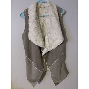 Altar'd state  Med. vest coat shearling extremely soft women's